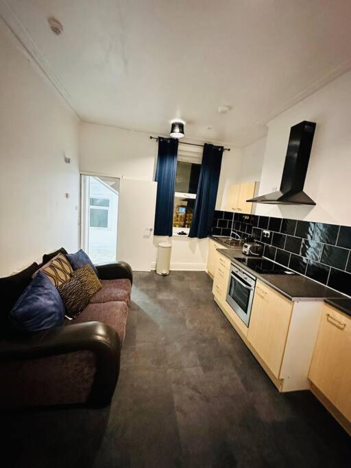 Bespoke 2 Bedroom Apartment *