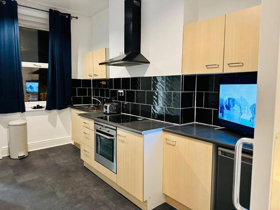 Apartment Bespoke 2 Bedroom *